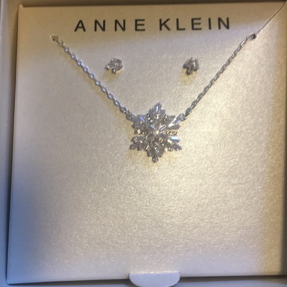 Necklace and earings